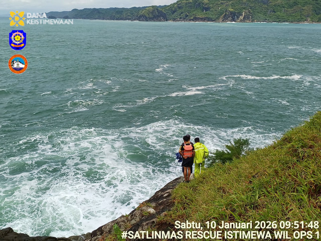 Proses pencarian 2 pemancing yang diduga hilang di pantai Wediombo. Foto: Satlinmas Rescue Istimewa Wilayah Operasi I Pantai Wediombo