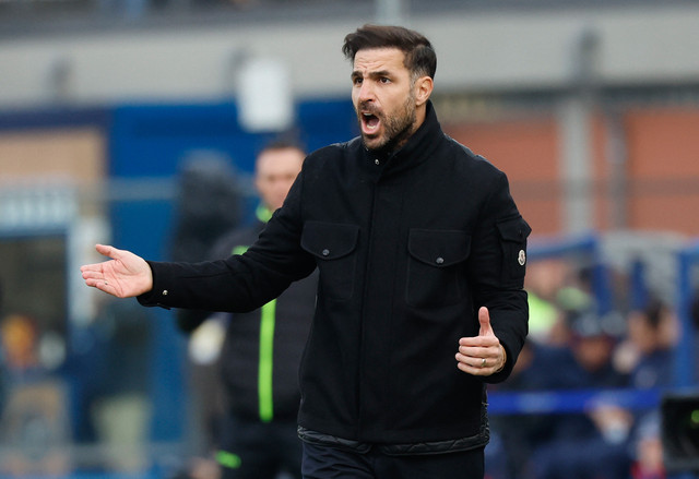 Pelatih Como Cesc Fabregas bereaksi pada pertandingan Liga Italia antara Como vs Bologna di Stadio Giuseppe Sinigaglia, Como, Italia, Sabtu (10/1/2026). Foto: Alessandro Garofalo/REUTERS