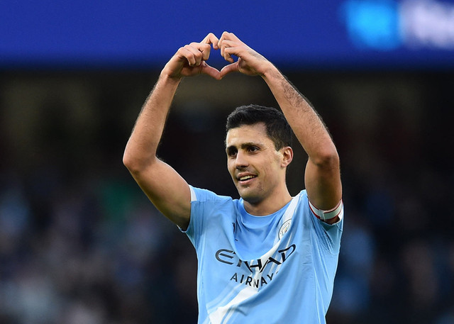 Rodri dari Manchester City merayakan gol kedua mereka pada pertandingan Piala FA antara Manchester City vs Exeter City di Stadion Etihad, Manchester, Inggris, Sabtu (10/1/2026). Foto: Peter Powell/REUTERS
