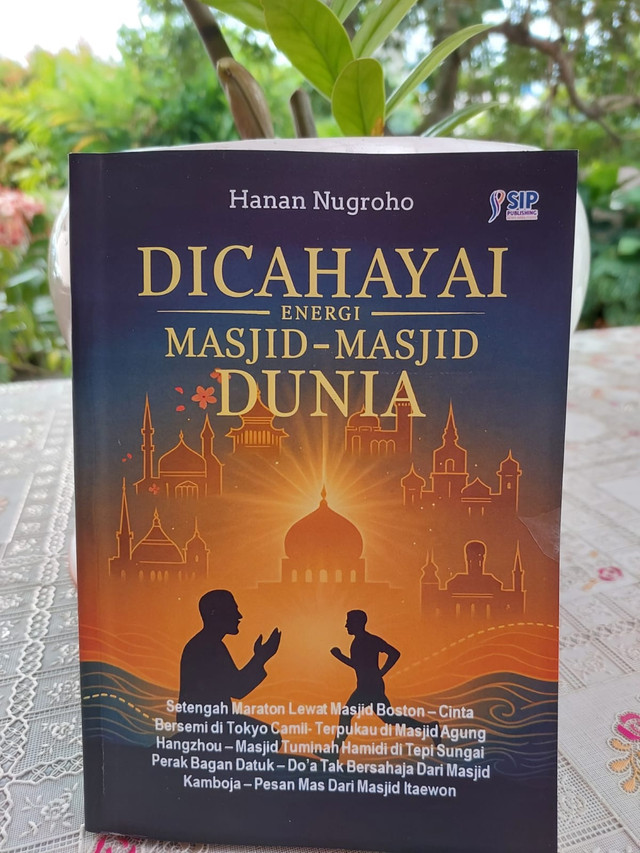 Buku Dicahayai Energi Masjid-Masjid Dunia Foto: Tatang Muttaqin