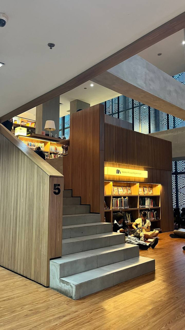 Perpustakaan Cikini. Sumber : Foto Pribadi