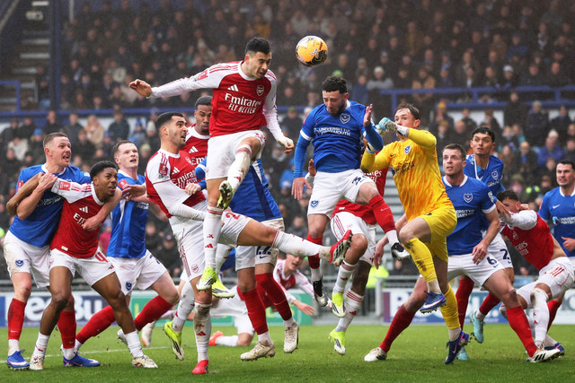 Pemain Arsenal Gabriel Martinelli mencetak gol ke gawang Portsmouth pada pertandingan babak ketiga Piala FA di Fratton Park, Portsmouth, Inggris, Minggu (11/1/2026). Foto: Andrew Boyers/REUTERS