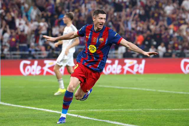 Selebrasi Robert Lewandowski dalam laga Barcelona vs Real Madrid saat Final Piala Super Spanyol 2026 di King Abdullah Sports City Stadium, Jeddah, Arab Saudi, pada Senin (12/1) dini hari WIB. Foto: REUTERS/Vincent West