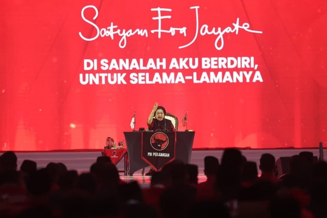 Ketua Umum PDIP Megawati Soekarnoputri memberikan arahan kepada para kadernya dalam acara penutupan Rakernas I PDIP Tahun 2026 di Beach City International Stadium Ancol, Jakarta Utara pada Senin (12/1/2026). Foto: PDIP