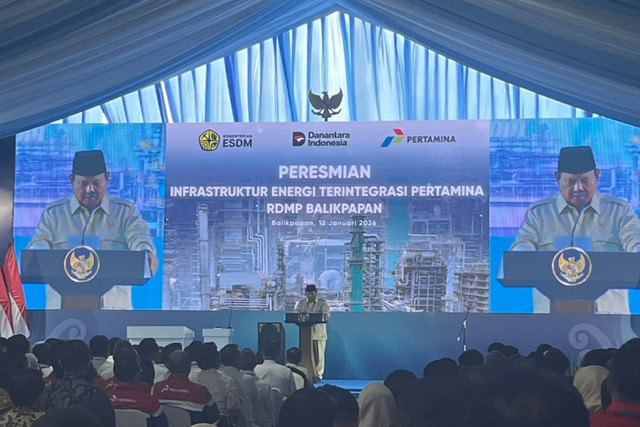 Presiden Prabowo Subianto meresmikan proyek RDMP Balikpapan, Senin (12/1/2026). Foto: Fariza Rizky Ananda/kumparan