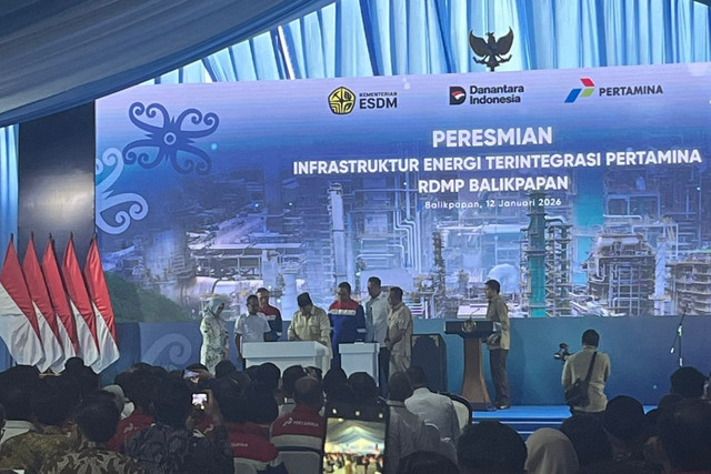 Presiden Prabowo Subianto meresmikan proyek RDMP Balikpapan, Senin (12/1/2026). Foto: Fariza Rizky Ananda/kumparan