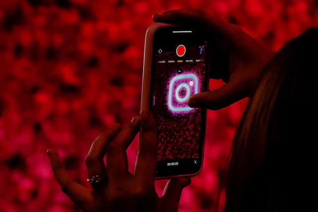 Ilustrasi logo Instagram. Foto: Francis Mascarenhas/REUTERS