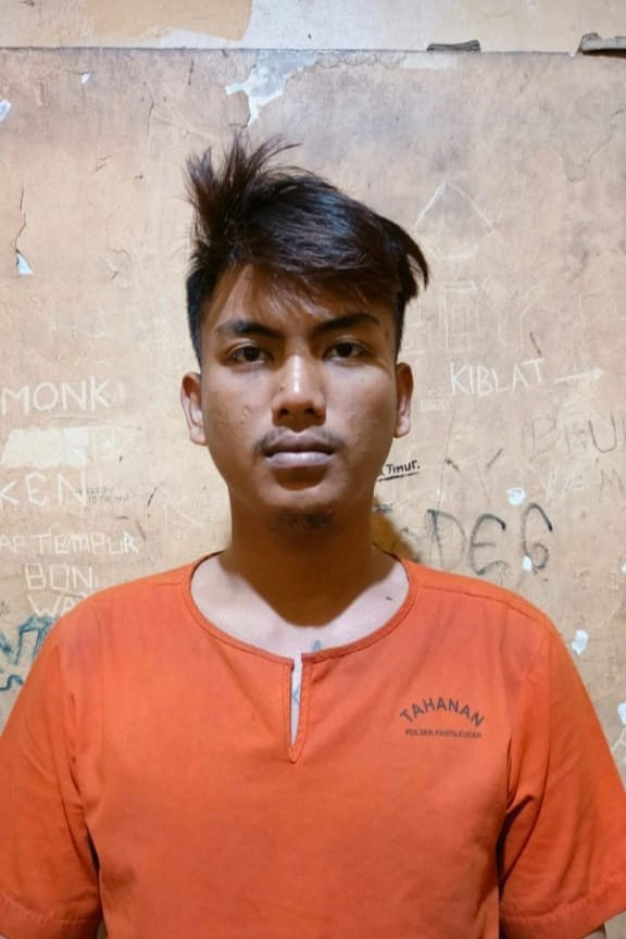 Dika Restu Wibowo, pelaku pemukulan di Alfamart Cibiru pada Selasa (6/1/2026). Foto: Polsek Panyileukan