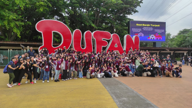Kebersamaan di Dufan menjadi penutup rangkaian perjalanan Study Industri (Johannes Alexander Putra, S.Pd.)