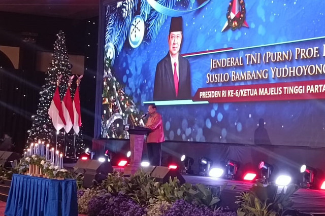 Ketua Majelis Tinggi Partai Demokrat Susilo Bambang Yudhoyono (SBY) dalam acara Puncak Perayaan Natal Nasional 2025 Partai Demokrat di Hotel Bidakara, Jakarta Selatan, Senin (12/1.2026). Foto: Zamachsyari/kumparan