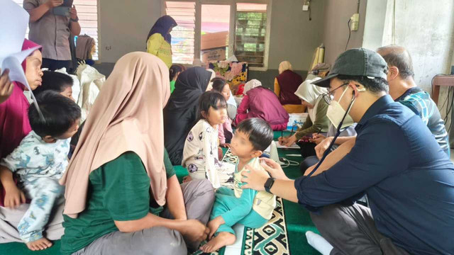 Fakultas Kedokteran Universitas Pelita Harapan (FK UPH) melalui Tim Pengabdian kepada Masyarakat (PkM) Tanggap Darurat Bencana turun langsung memberikan pelayanan kesehatan dan bantuan air bersih bagi warga Kabupaten Agam, Sumatera Barat, pada 26–27 Desember 2025.
