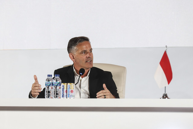 Persatuan Sepakbola Seluruh Indonesia (PSSI) resmi memperkenalkan John Herdman sebagai pelatih kepala Tim Nasional Sepakbola Indonesia di Hotel Mulia, Senayan, Jakarta, Selasa (13/1/2026). Foto: Iqbal Firdaus/kumparan