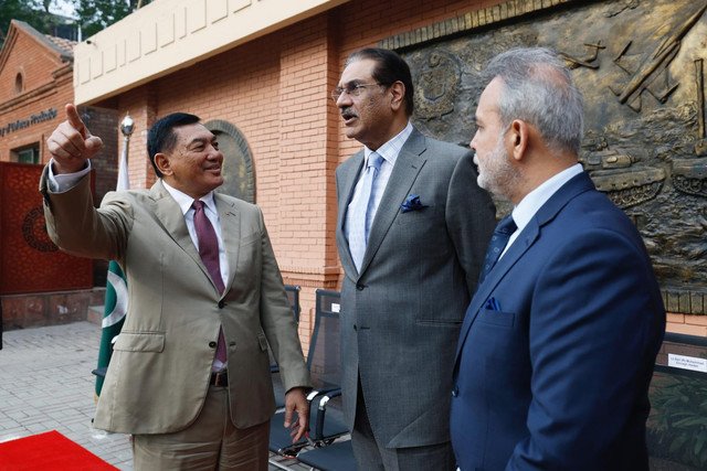 Menteri Pertahanan Republik Indonesia (Menhan RI), Sjafrie Sjamsoeddin melaksanakan rangkaian kegiatan diplomasi pertahanan di Islamabad, Pakistan, Senin (12/1/2026). Foto: Dok. Kementerian Pertahanan