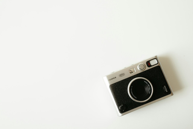 Ilustrasi kamera Fujifilm Instax. Foto: Unsplash