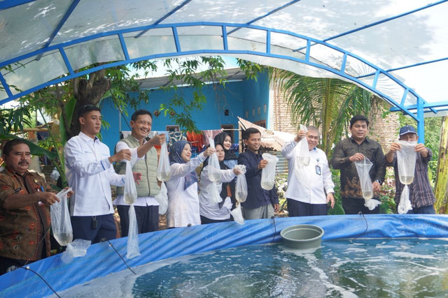 Pelindo Regional 4 dan DT Peduli Sulawesi Selatan Gelar Launching Program Bidudaya Udang Windu di Lakkang (Sumber : DT Peduli)