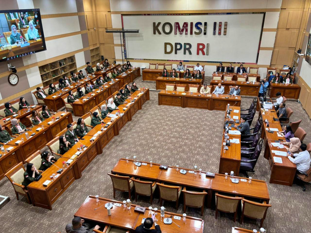 RDPU Komisi III DPR RI dengan Dekan dan Mahasiswa Fakultas Hukum Universitas Achmad Yani di Gedung DPR RI, Senayan, Jakarta Pusat, Selasa (13/1/2026). Foto: Abid Raihan/kumparan