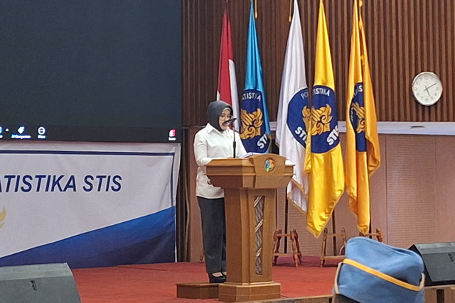 Kepala BPS Amalia Adininggar Widyasanti dalam pelepasan petugas pendataan untuk rencana rehabilitasi dan rekonstruksi pascabencana Sumatera di Kampus STIS, Jakarta Timur, Selasa (13/1/2026). Foto: Argya D. Maheswara/kumparan 