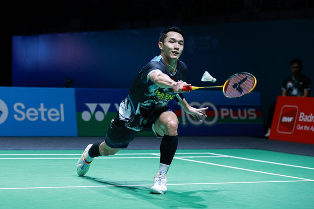 Aksi Jonatan Christie dalam pertandingan Malaysia Open 2026. Foto: PBSI
