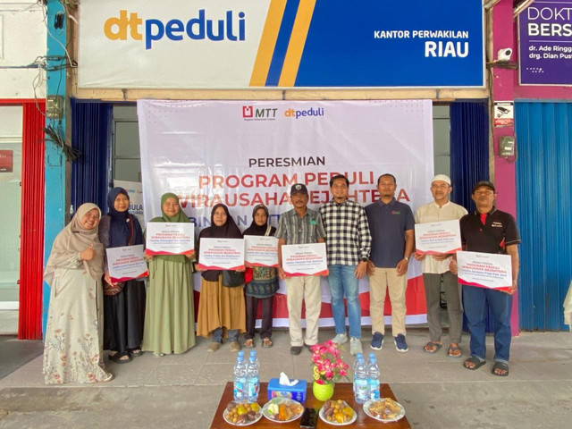 Pemberian Insentif untuk Pelaku UMKM di Pekanbaru, Riau. Hasil Sinergi MTT Sumbagteng dan DT Peduli Riau (Sumber : DT Peduli)