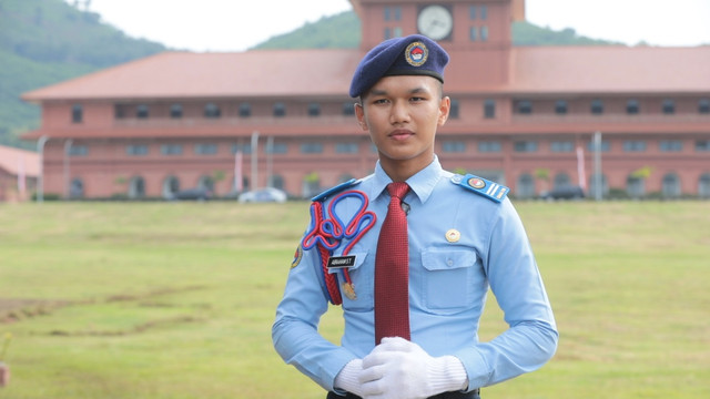 Siswa SMA Taruna Nusantara memberikan kesan terhadap sosok Presiden Prabowo Subianto. Foto: Dok Bakom RI
