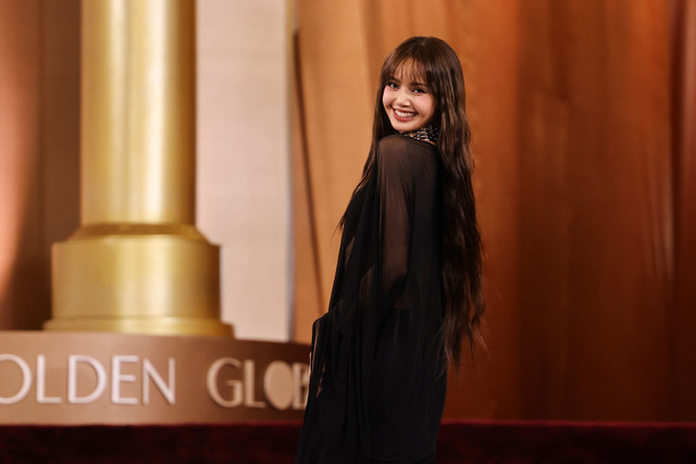 Lisa Blackpink di Golden Globes Awards 2026. Foto: Reuters/Daniel Cole