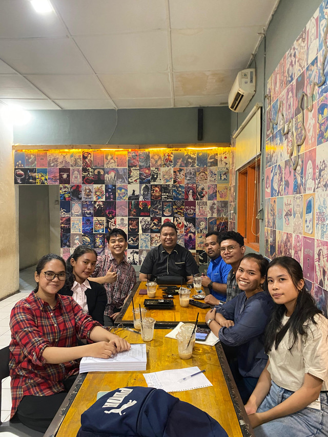 ilustrasi nongkrong di cafe. Sumber :Hasil foto sendiri