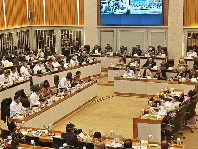 Menteri Pertanian (Mentan), Andi Amran Sulaiman saat rapat kerja bersama pimpinan dan anggota Komisi IV DPR, Rabu (14/1/2026). Foto: Muhammad Fhandra/kumparan