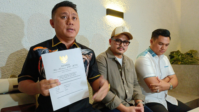 Konferensi pers Rully Anggi Akbar di kawasan Cempaka Putih, Jakarta Pusat. Foto: Aprilandika Pratama/kumparan