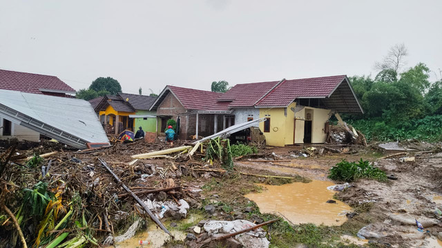 Kondisi permukiman warga Desa Bulumanis Kidul, Kecamatan Margoyoso, Kabupaten Pati setelah diterjang banjir bandang, Jumat (9/1/2026). Foto: kumparan