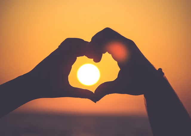 Ilustrasi love between lines tayang jam berapa. Sumber: Unsplash/Mayur Gala