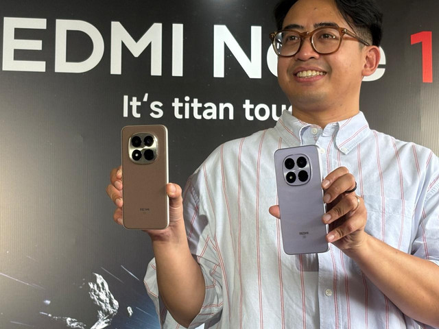 Hands-on Redmi 15 Series oleh Head of Public Relations Xioami Indonesia, Abee Hakim. Foto: Thomas Bosco/kumparan