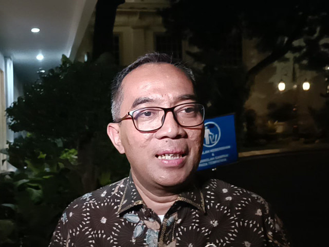 Mendiktisaintek Brian Yuliarto di Kompleks Istana Kepresidenan, Jakarta Pusat, Kamis (15/1/2025). Foto: Zamachsyari/kumparan