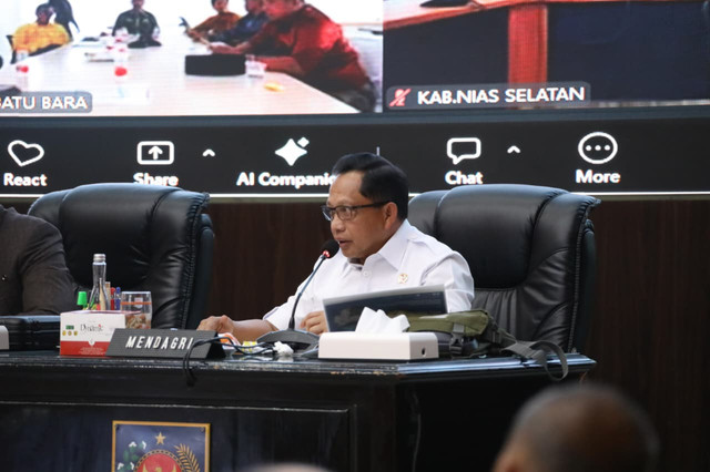 Menteri Dalam Negeri (Mendagri) Muhammad Tito Karnavian saat Rakor Satgas Percepatan Rehabilitasi dan Rekonstruksi Pascabencana di Wilayah Sumatera yang digelar di Kantor Pusat Kemendagri, Jakarta, Kamis (15/1/2026). Foto: Dok. Puspen Kemendagri