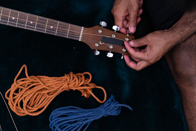 ilustrasi arti broken strings. Unsplash/warmorange