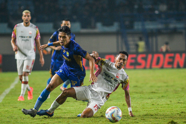 Ilustrasi Jadwal Persib Bandung di 16 Besar AFC, Foto: Raisan Al Farisi/ANTARA FOTO/kumparanBOLA
