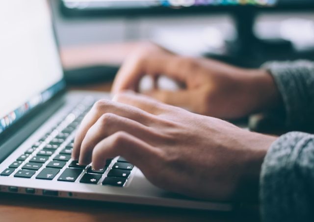 Ilustrasi cek info gtk 2026 kemendikdasmen. Sumber: Unsplash/Glenn Carstens-Peters