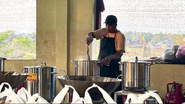 Dapur umum yang dikelola IPDN di Aceh Tamiang. Foto: Dok. Puspen Kemendagri