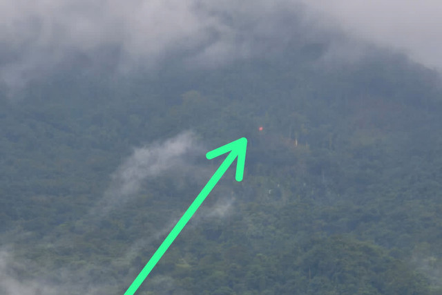 Titik api yang diduga berasal dari pesawat ATR 400 milik Indonesia Air Transport  yang dilaporkan hilang kontak di wilayah Kabupaten Maros, Sulawesi Selatan. Foto: Dok. Istimewa