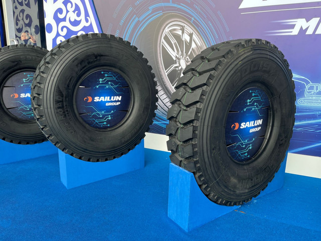 Jenis ban yang ditampilkan dalam Seremonial pabrik ban PT Sailun Manufacturing Indonesia di Demak, Jawa Tengah, Minggu (18/1/2026). Foto: Syahrul Ghiffari/kumparan