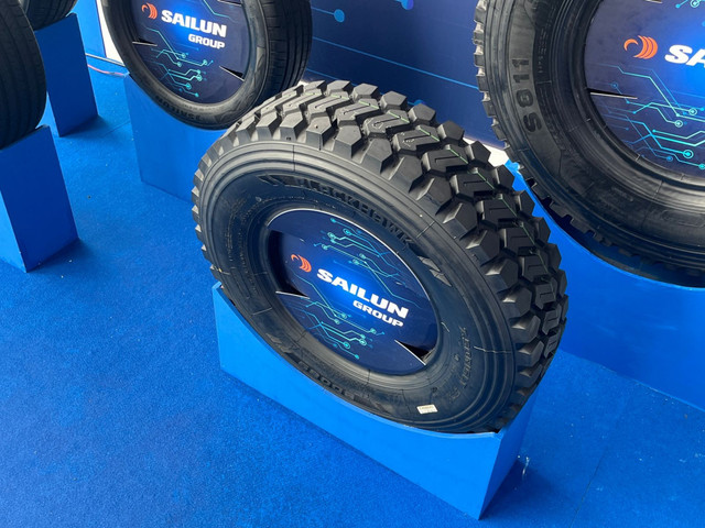 Jenis ban yang ditampilkan dalam Seremonial pabrik ban PT Sailun Manufacturing Indonesia di Demak, Jawa Tengah, Minggu (18/1/2026). Foto: Syahrul Ghiffari/kumparan
