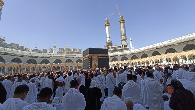 Tawaf. Sumber: Dok. pribadi