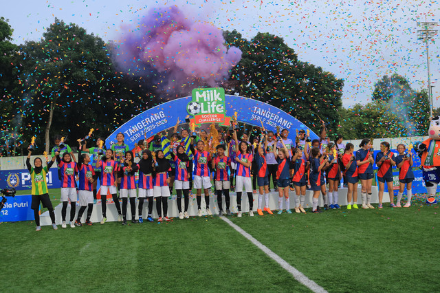 Para finalis U-10 dan U-12 MilkLife Soccer Challenge Tangerang Seri 2 2025/26. Foto: Agri Perdana/kumparan