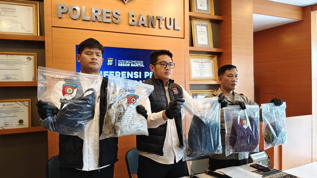 Polres Bantul menggelar konferensi pers kasus pelaku penusukan yang tewaskan mahasiswa di Bantul, Senin (19/1). Foto: Arfiansyah Panji/kumparan