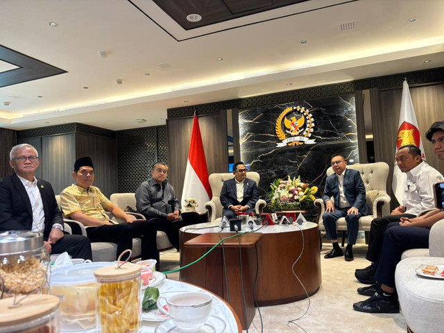 Konferensi Pers oleh Wakil Ketua DPR RI, Sufmi Dasco Ahmad bersama Mensesneg Prasetyo Hadi dan pimpinan Komisi II DPR RI soal wacana Pilkada via DPRD di DPR pada Senin (19/1). Foto: Abid Raihan/kumparan