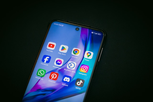 Ilustrasi HP baterai 6000 mAh 2026. Foto: Unsplash.