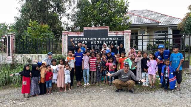 Relawan DT Peduli Berbagi Kebahagiaan Bersama Anak-anak di Desa Pantan Kemuning, Bener Meriah (Sumber : DT Peduli)