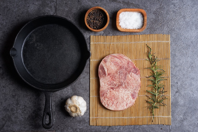  Ilustrasi daging meltique. Foto: caka Mikael/Shutterstock