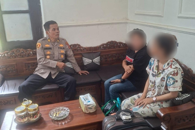 Dua perempuan asal Sumedang korban TPPO diselamatkan oleh Polsek Cibatu, Garut, Jawa Barat. Foto: Dok Polres Cibatu