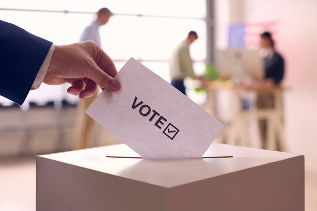 Ilustrasi voting. Foto: Monkey Business Images/Shutterstock
