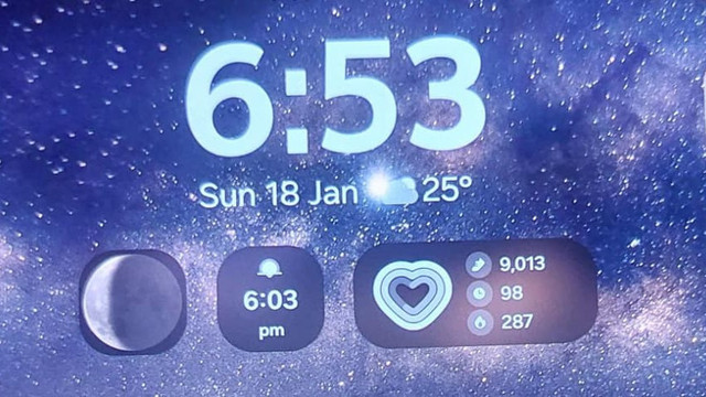 Ponsel milik Farhan yang sebelumnya ditemukan di antara puing-puing pesawat ATR 42-500, menunjukkan smartwatch-nya mencatat 9.013 langkah. Foto: Dok. Istimewa